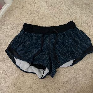 Lululemon blue pattern hotty hots size 6 I seem 2.5 drawstring